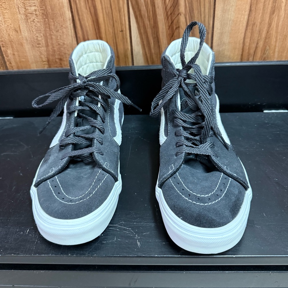 Vans Gray High-Top Skate Sneakers: (Excellent Condition.) Great Price!
